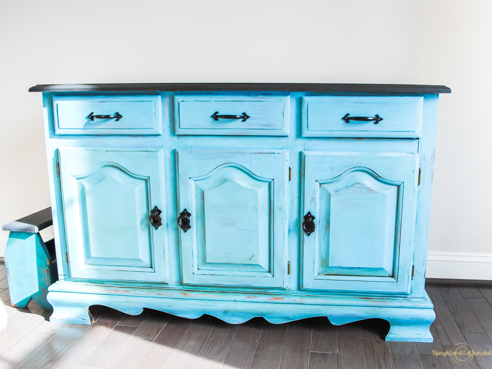 Check out this kitchen hutch makeover using Annie Sloan Chalk Paint! 