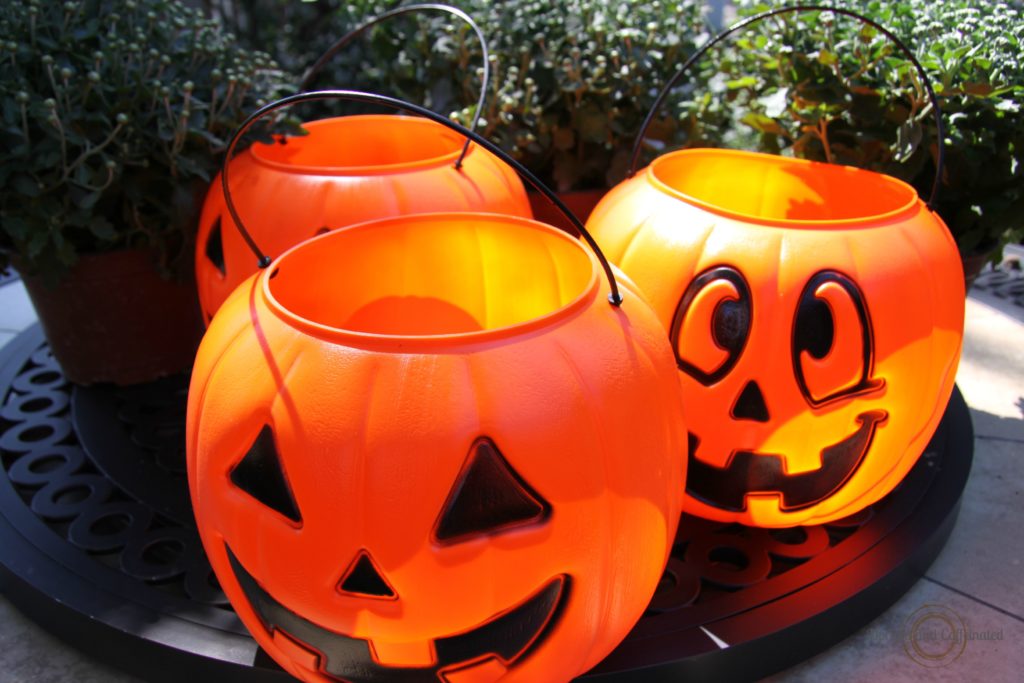 DIY Painted Plastic Pumpkins 