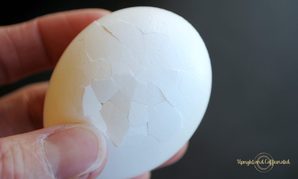 When life gives you hard-to-peel hard boiled eggs, make deviled eggs on a spoon. A full tutorial on how to make adorable deviled eggs on a Chinese-style soup spoon when your egg whites stick to the shell.