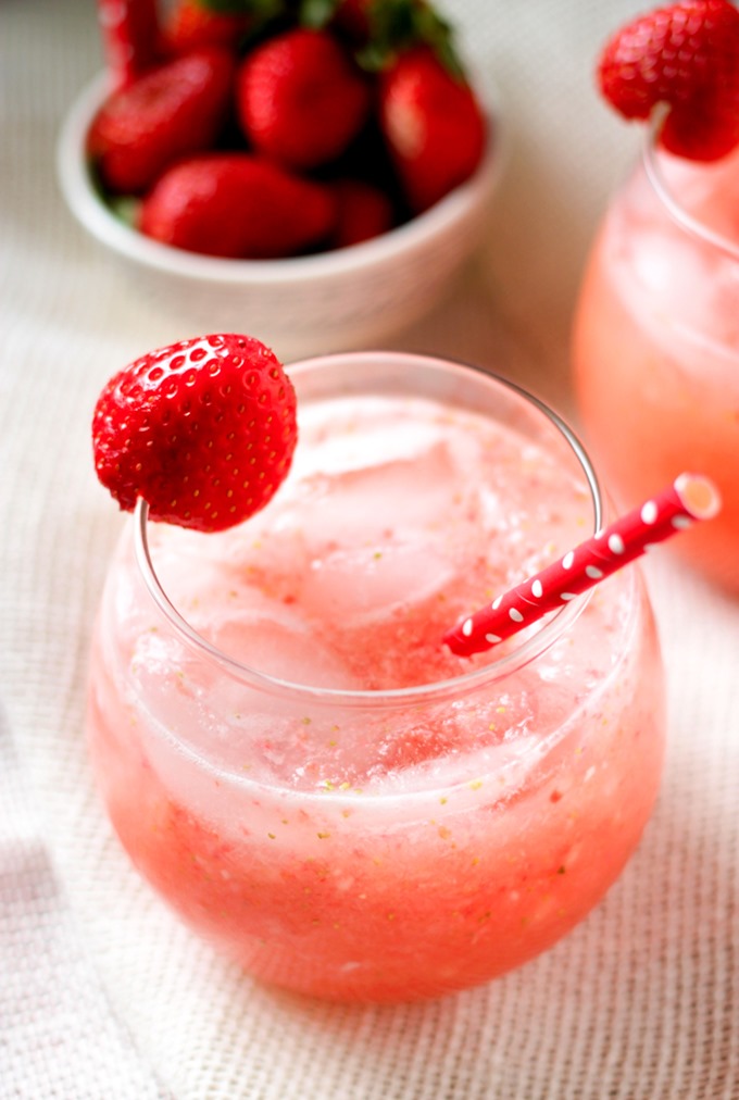 Fruity Mother's Day brunch cocktails like this would be perfection!