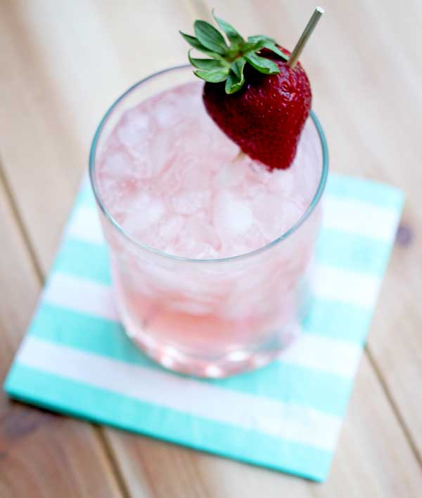 This cocktail is called the Shelby- perfect Mother's Day brunch cocktails in the South! 