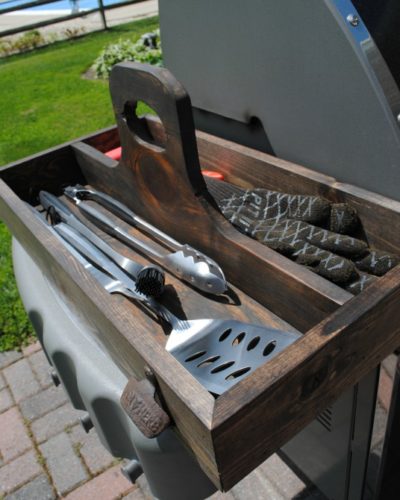 Keep grill accessories organized and easy to reach with this DIY grill tool box!