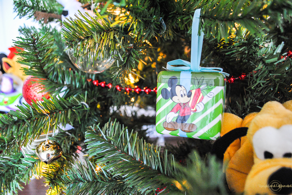 i just love these Disney Christmas tree decorations. 