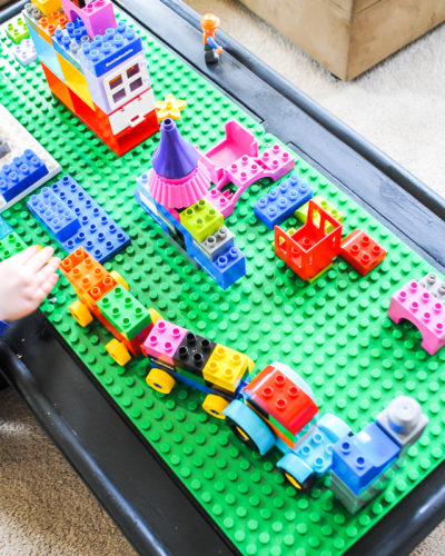 Keep kids' lego toys organized with this DIY lego table.