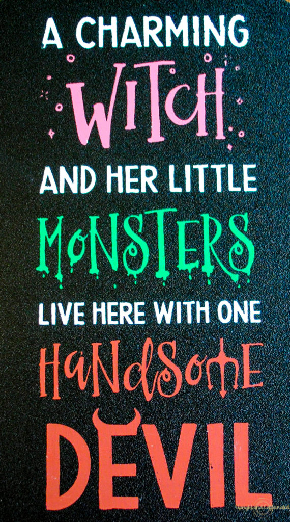 How adorable is this!! It is a DIY Halloween Sign made with Chalk Couture!