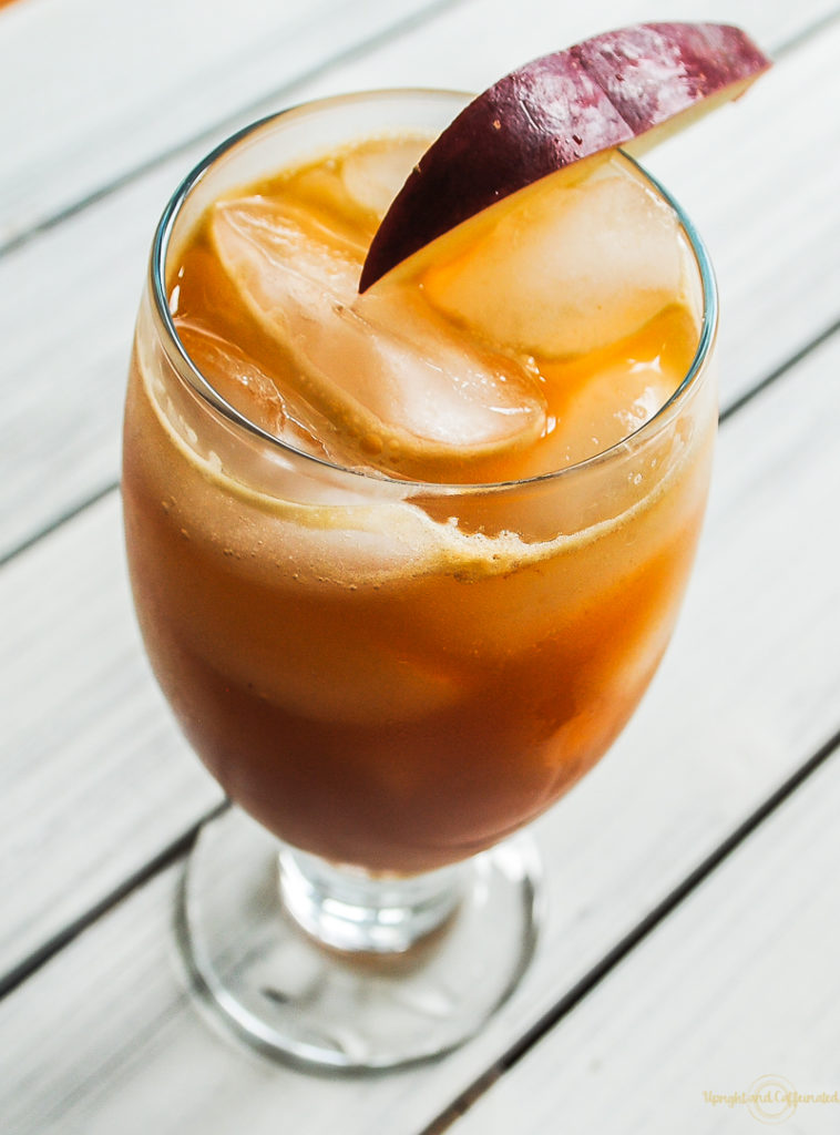 This caramel apple cocktail is sweet and refreshing! 