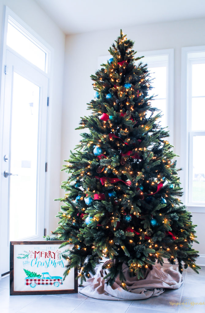 Get the vintage Christmas look by decorating with teal, red and white. 